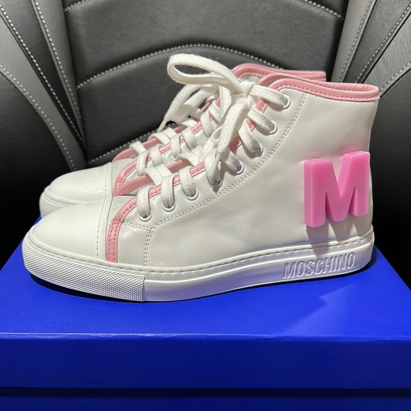 🔥🔥🔥NEW Moschino White & Pink Leather Logo High Top Leather Lace Sneaker - Picture 3 of 11